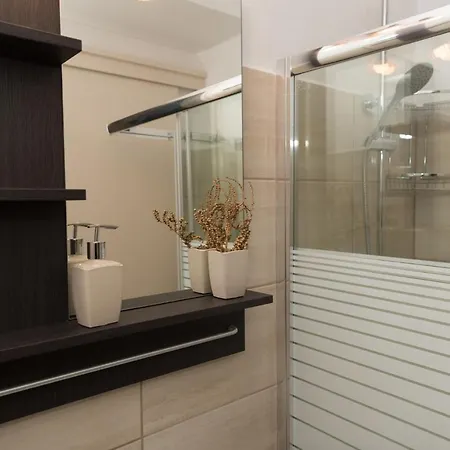 V. P. Place. Apartament *