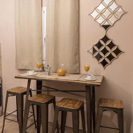 V. P. Place. Apartament *