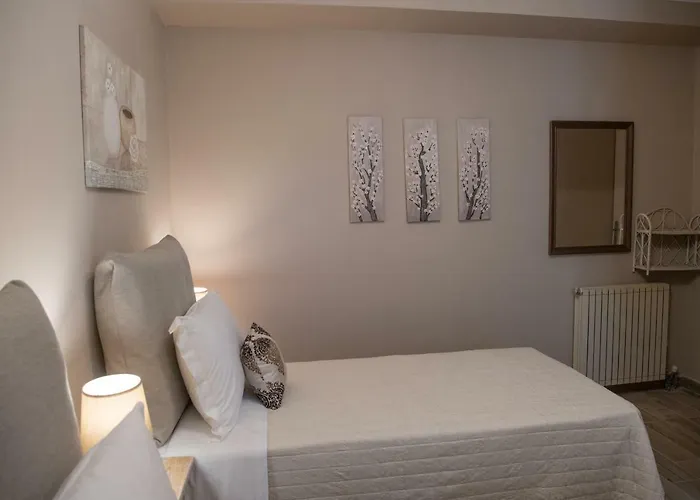 Διαμέρισμα V. P. Place. *